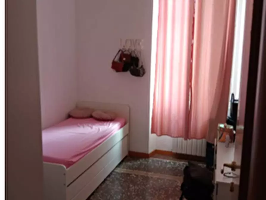 Immagine 4 di Pentalocale in vendita  in Via Federico Gattorno 1/2 a Genova