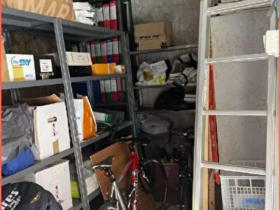 Immagine 5 di Magazzino in vendita  in Via Fereggiano 81 R a Genova