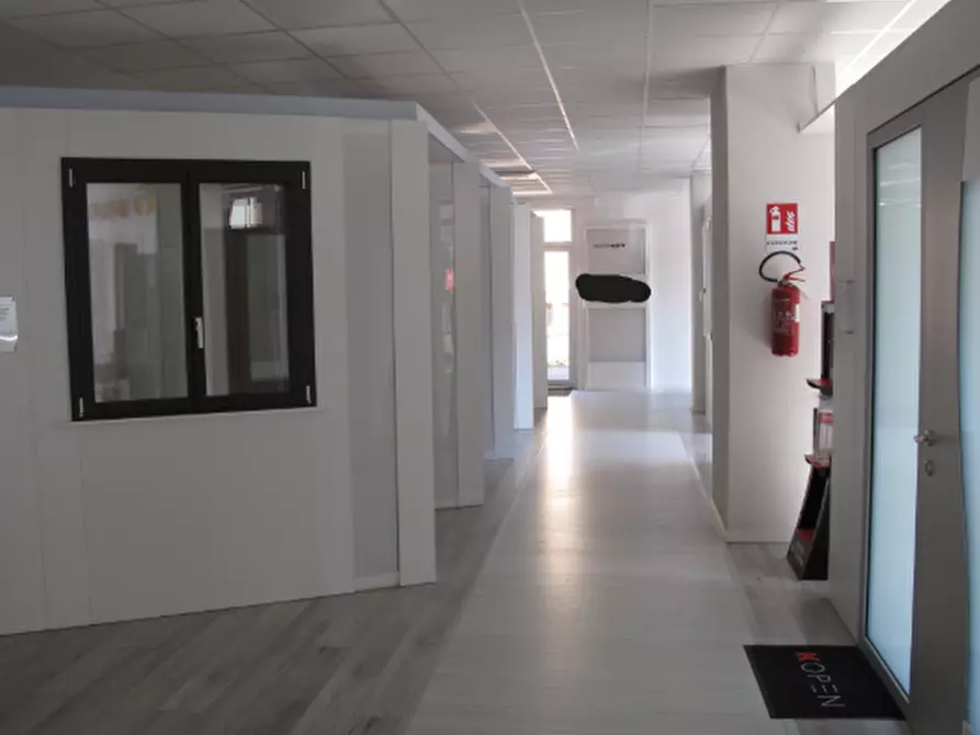 Immagine 4 di Locale commerciale in vendita  in Via Privata Don Mario Bordo 9 a Serra Riccò