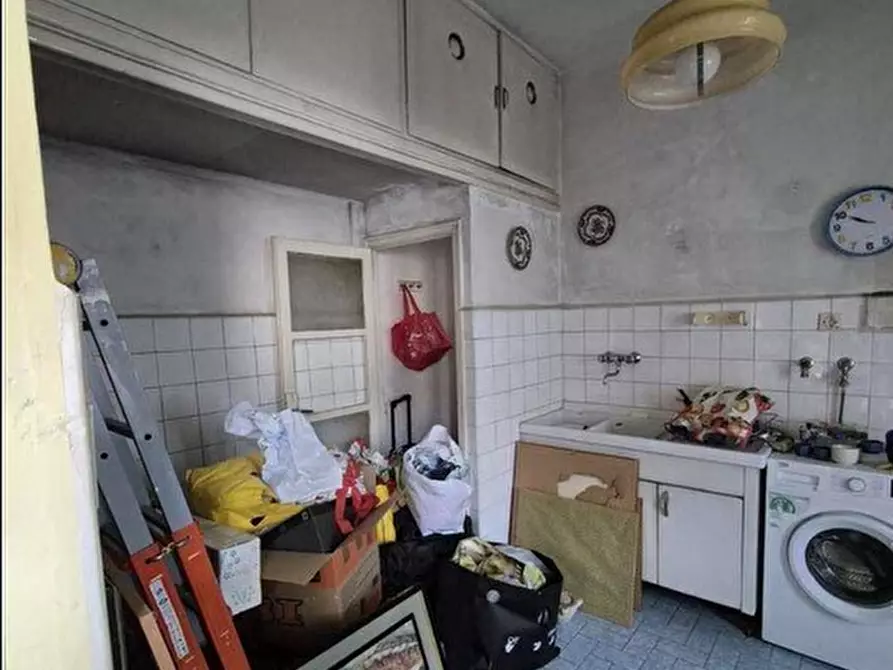 Immagine 8 di Pentalocale in vendita  in Via Teresio Mario Canepari 21 a Genova