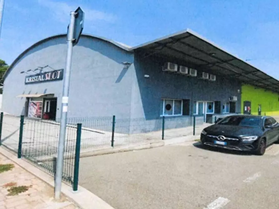 Immagine 8 di Locale commerciale in vendita  in Via Vecchia Torino 19 a Alessandria