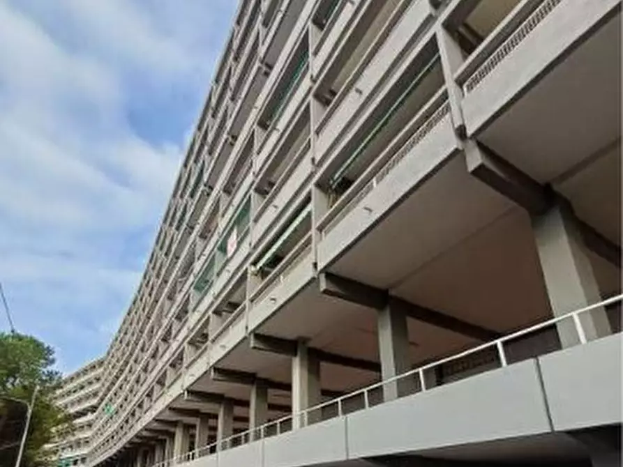 Immagine 1 di Pentalocale in vendita  in Via Lamberto Loria 261/4 a Genova