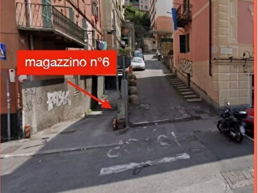 Immagine 1 di Magazzino in vendita  in Via Fereggiano 81 R a Genova