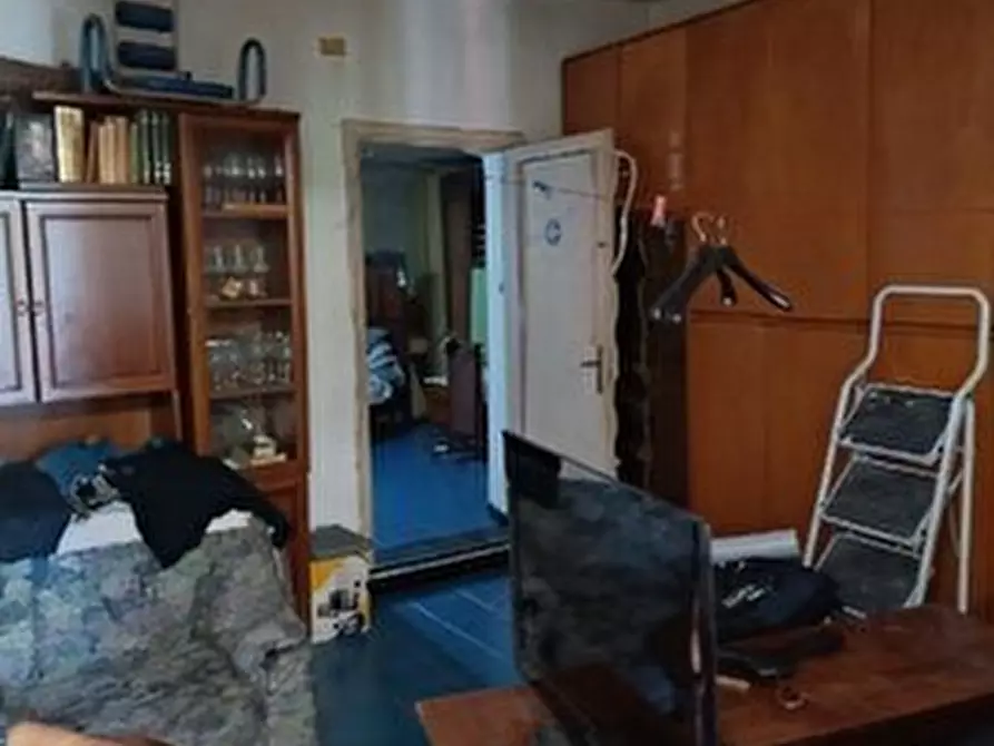 Immagine 3 di Pentalocale in vendita  in Via Chiaravagna 35 a Genova