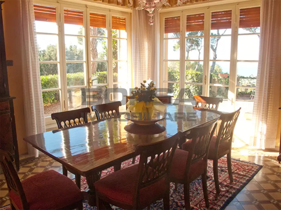 Immagine 1 di Villa in vendita  in Via Bayron 2 a Livorno