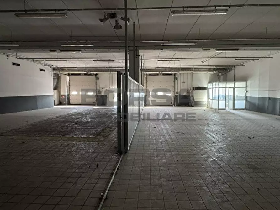 Immagine 7 di Showroom in affitto  in Via dei Ramai 2 a Livorno