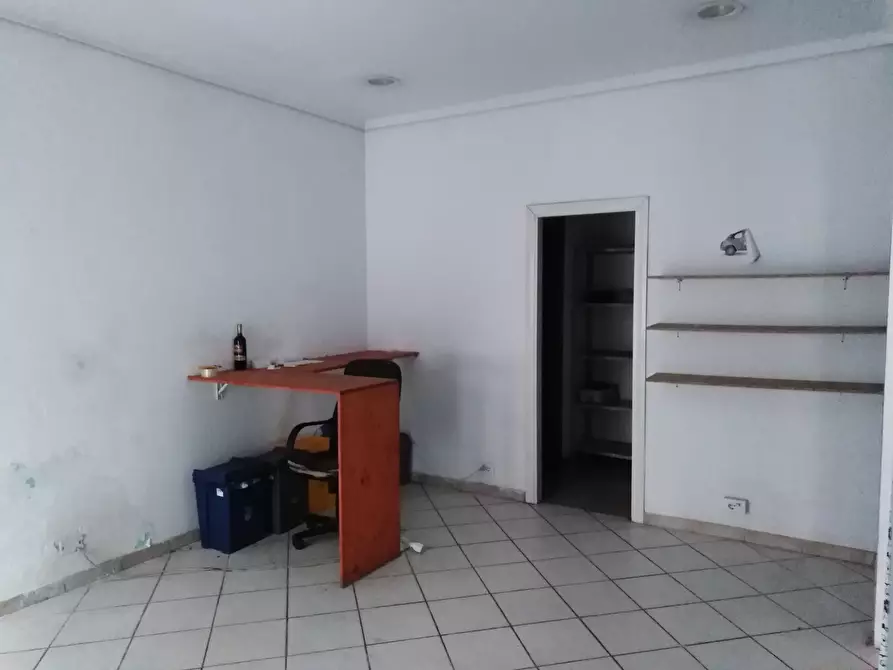 Immagine 7 di Locale commerciale in affitto  a Ragusa