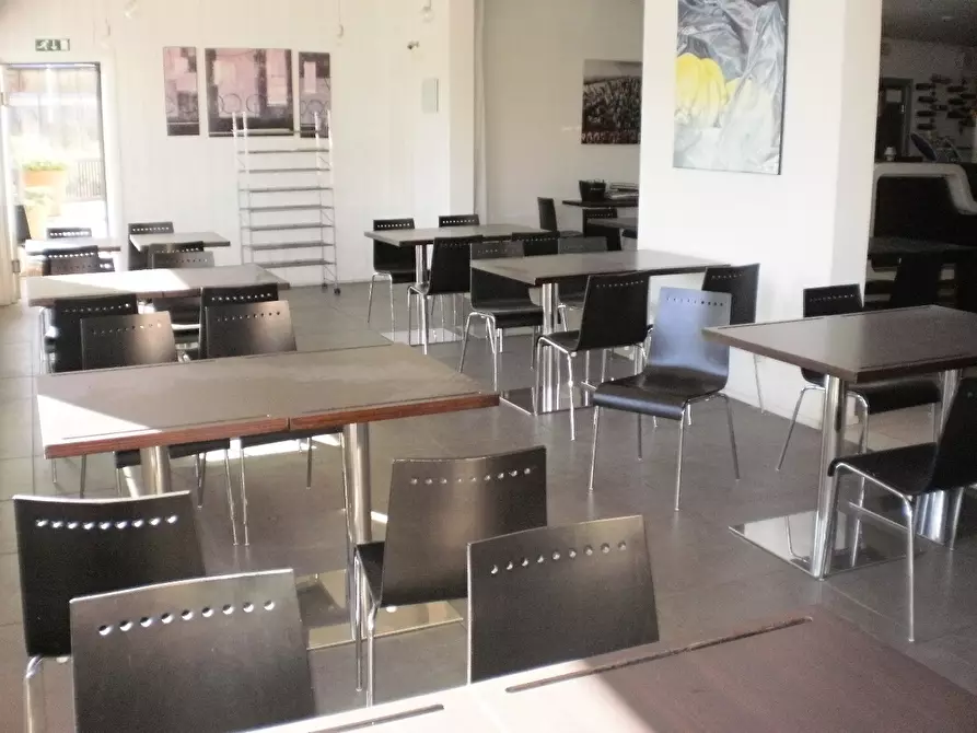 Immagine 11 di Bar / Ristorante in affitto  a Ragusa
