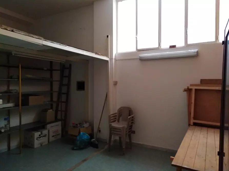 Immagine 7 di Locale commerciale in affitto  a Ragusa
