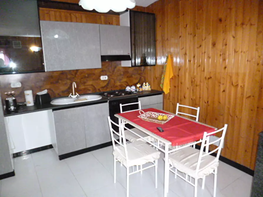 Immagine 9 di Quadrilocale in affitto  a Ragusa