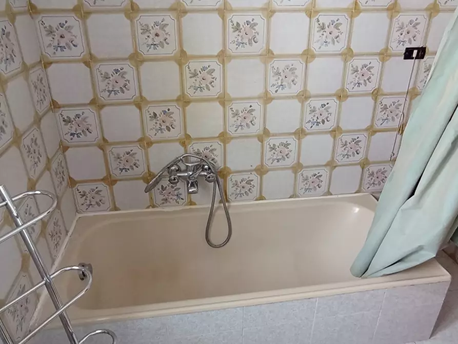 Immagine 12 di Pentalocale in vendita  a Ragusa