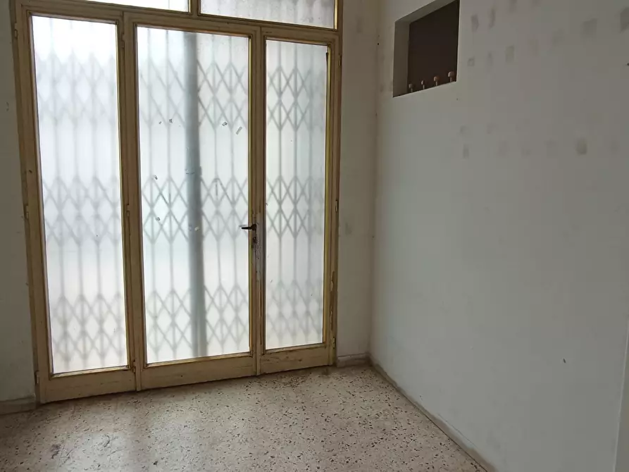 Immagine 10 di Locale commerciale in affitto  a Ragusa
