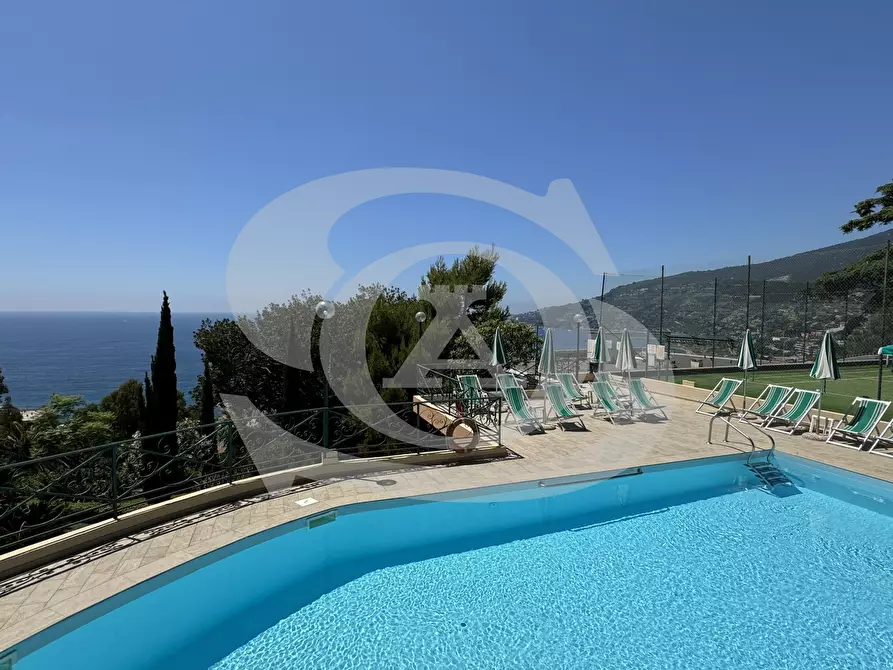 Immagine 25 di Quadrilocale in vendita  in Via Cavour 46 a Ospedaletti