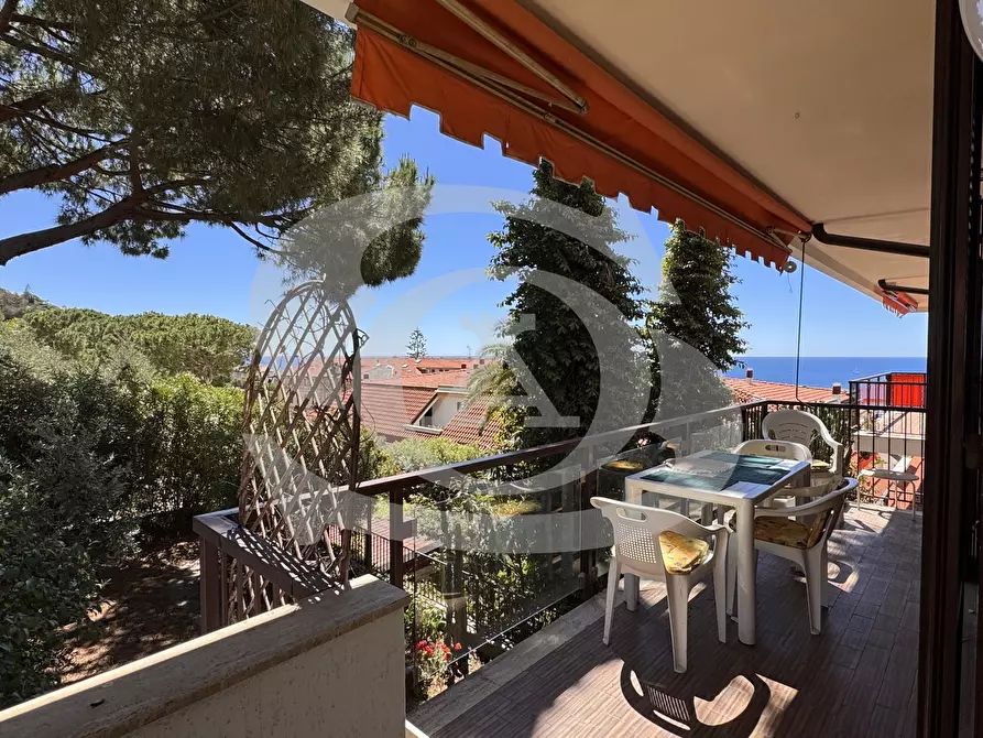 Immagine 37 di Trilocale in vendita  in Viale dei Pepi 13 a Ospedaletti