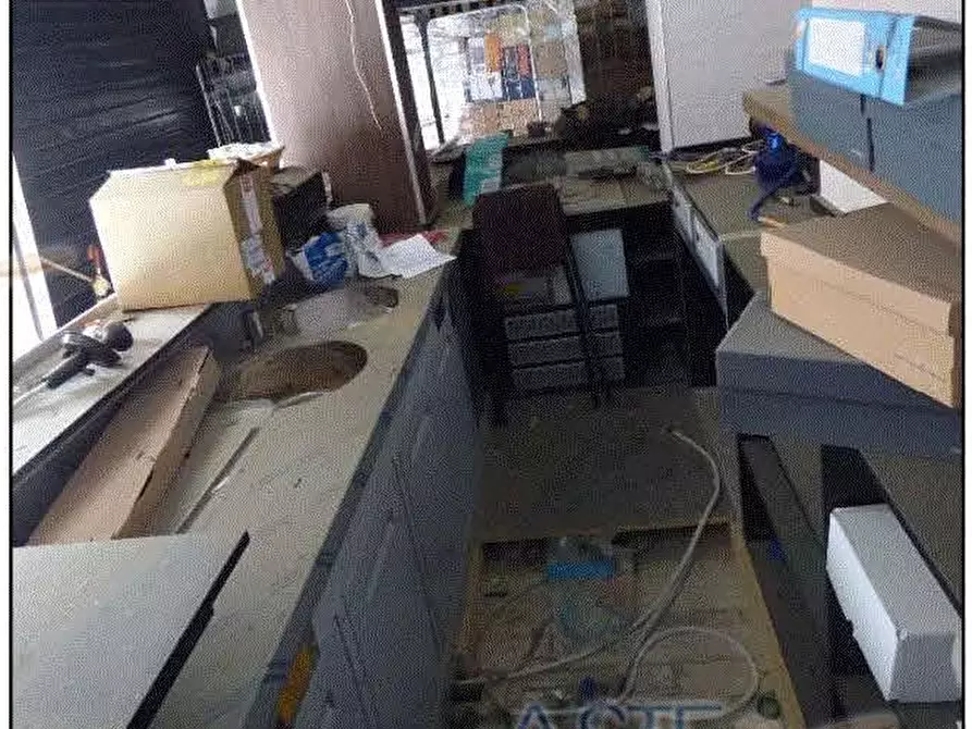 Immagine 3 di Locale commerciale in vendita  a Rimini