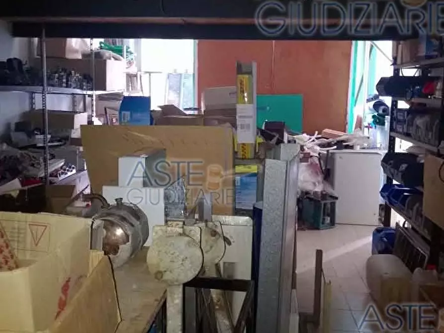 Immagine 2 di Locale commerciale in vendita  a Rimini