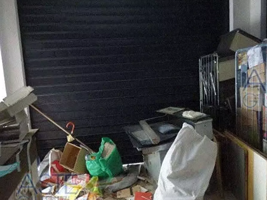 Immagine 5 di Locale commerciale in vendita  a Rimini