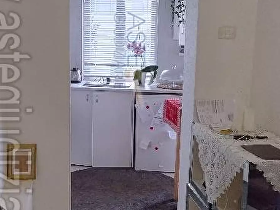 Immagine 2 di Locale commerciale in vendita  a Riccione