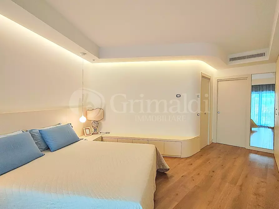 Immagine 27 di Villa in vendita  a Anzio