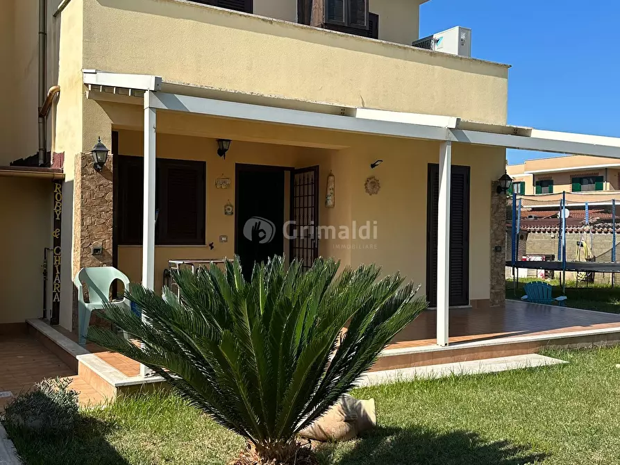 Immagine 3 di Casa bifamiliare in vendita  in Via Lago di Carezza 13 a Nettuno