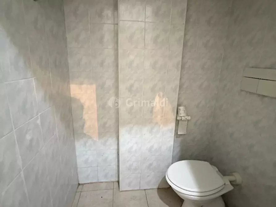 Immagine 15 di Locale commerciale in vendita  in Via Santa Maria 160 a Nettuno