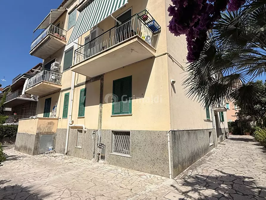 Immagine 1 di Trilocale in vendita  in Via Etruschi 2 a Anzio