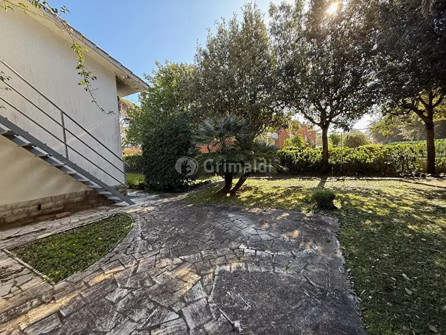 Immagine 28 di Villa in vendita  in Viale Tridente 31 a Anzio