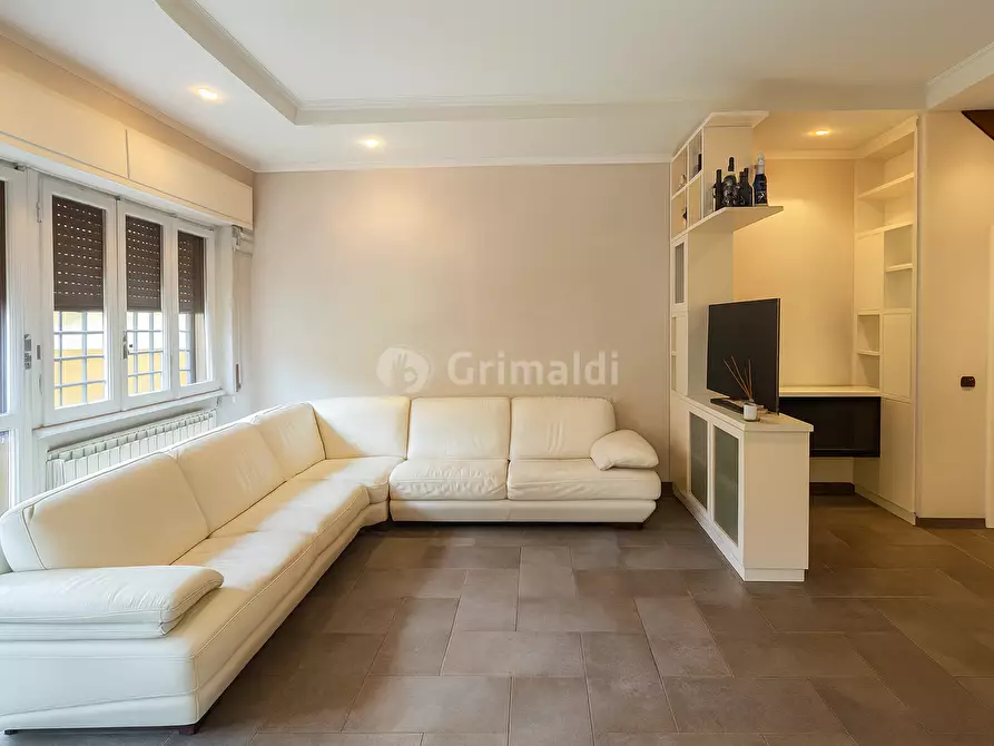 Immagine 2 di Trilocale in vendita  in Via Leonida Rech 58 a Roma