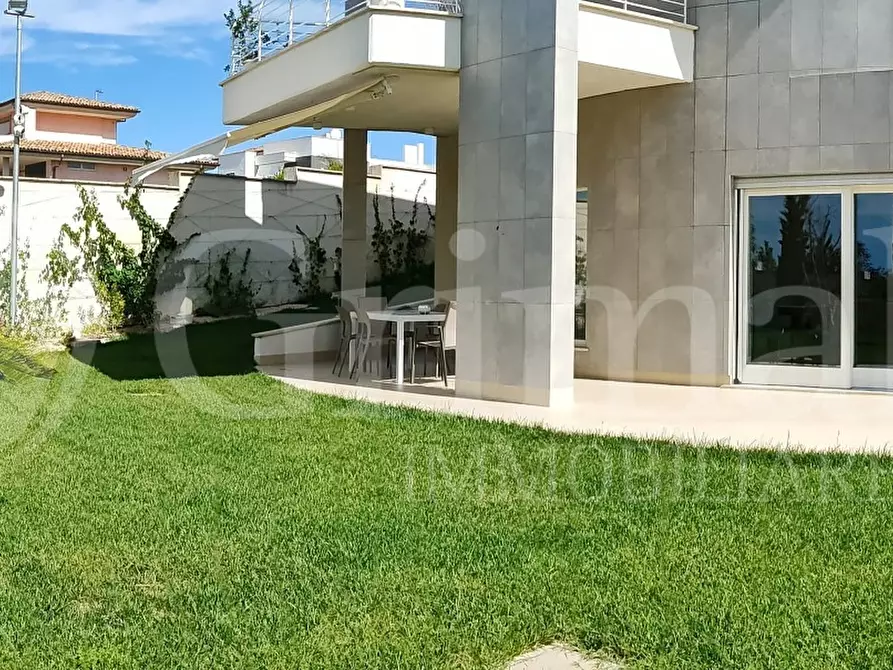 Immagine 57 di Villa in vendita  a Anzio