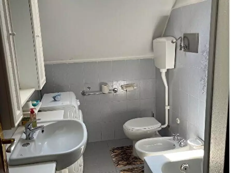 Immagine 18 di Trilocale in vendita  in Via delle Pesche a Casarza Ligure