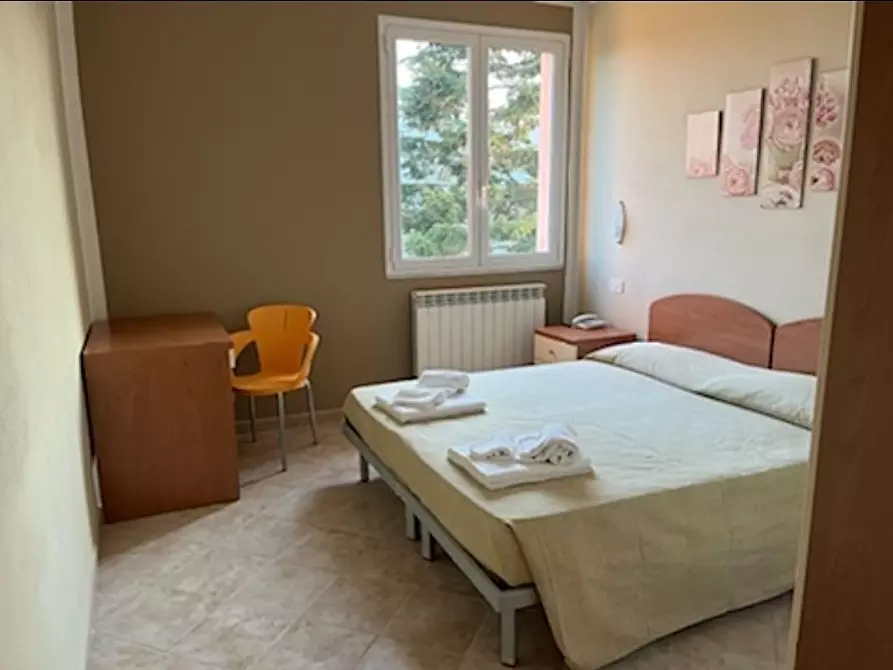 Immagine 8 di Albergo/B&B/Residence in vendita  in Via Giacomo Leopardi 10 a Carro