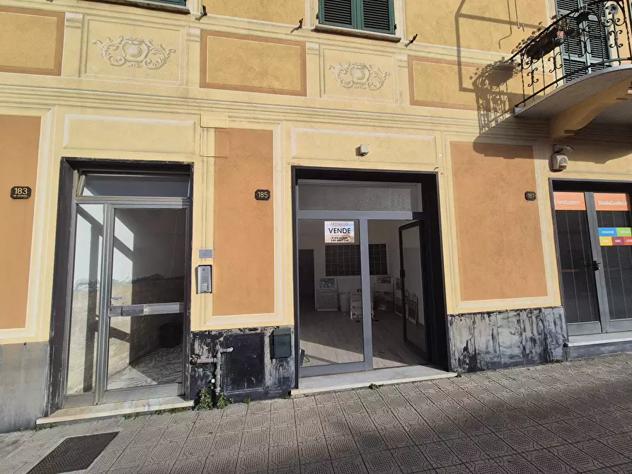 Immagine 2 di Locale commerciale in vendita  in Via Nazionale 183 a Sestri Levante