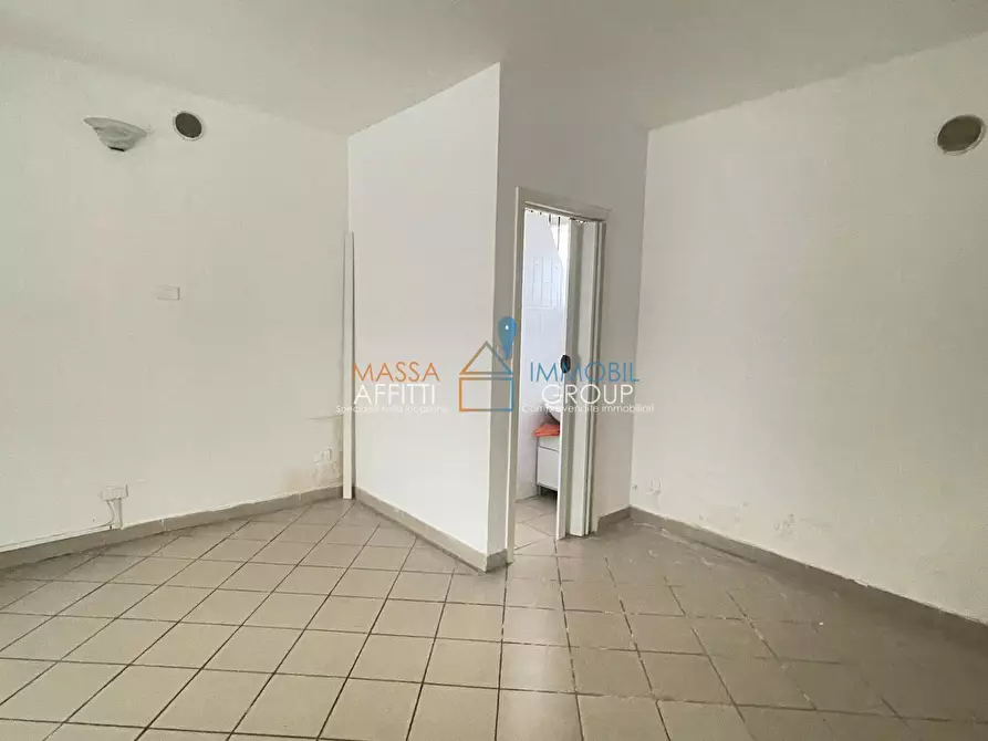 Immagine 8 di Locale commerciale in affitto  in Via Benedetto Croce 24 a Massa