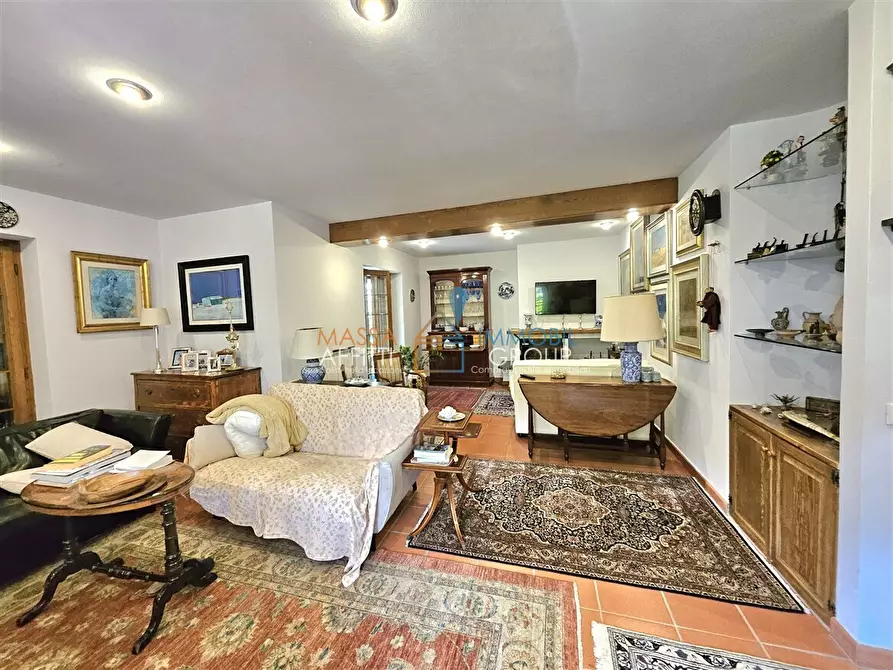 Immagine 4 di Villa in vendita  in Viale Stazione 104 a Massa