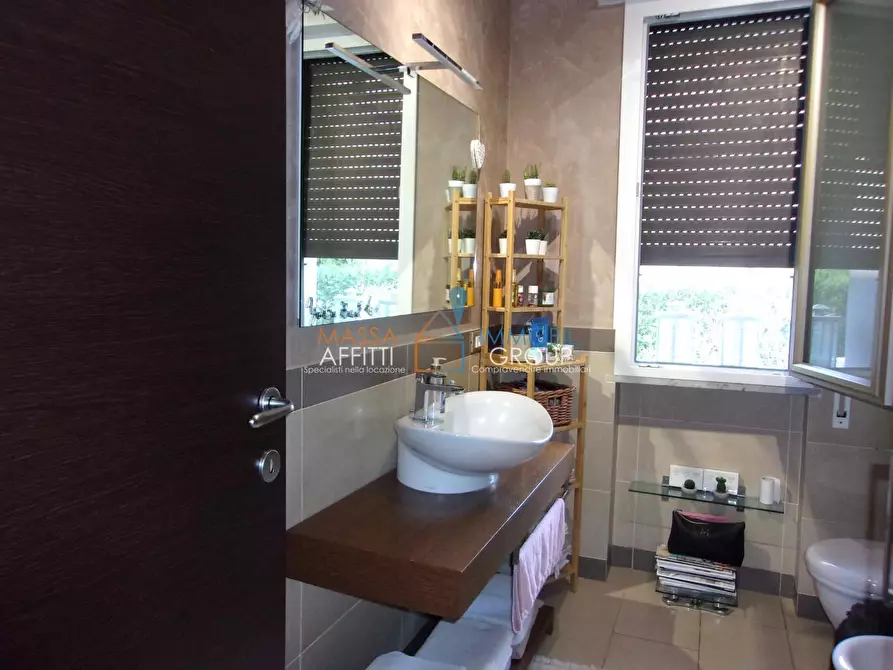 Immagine 13 di Pentalocale in vendita  in via rinchiostra a Massa