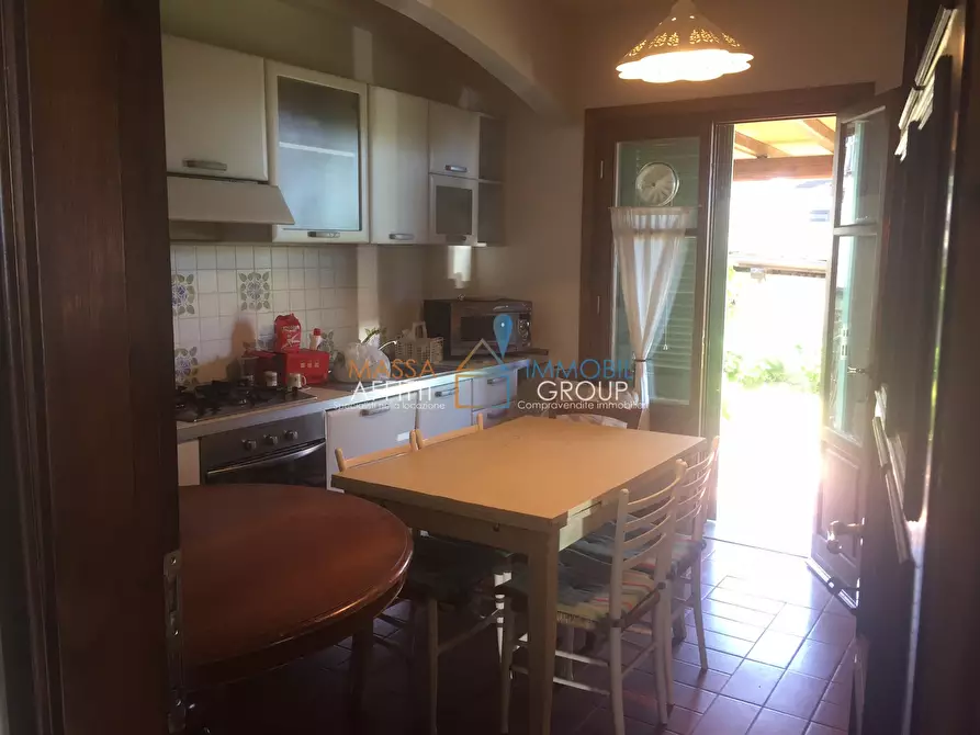 Immagine 4 di Villa in vendita  in Via dei Colli 88 a Massa