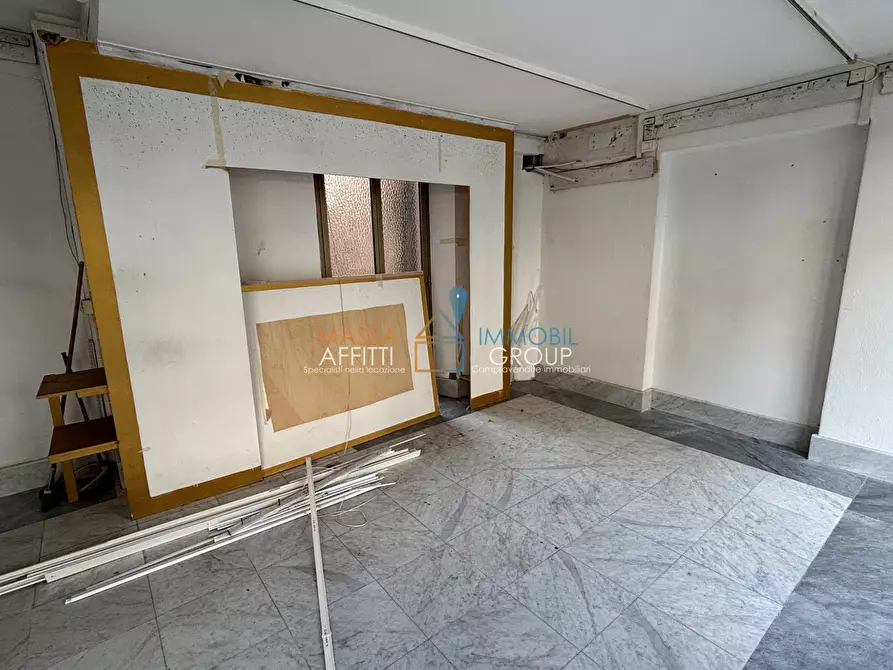 Immagine 11 di Attività commerciale in vendita  in Piazza Aranci 13 a Massa