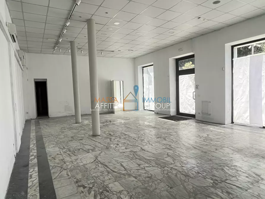 Immagine 9 di Locale commerciale in affitto  in Viale XX Settembre 199 a Carrara