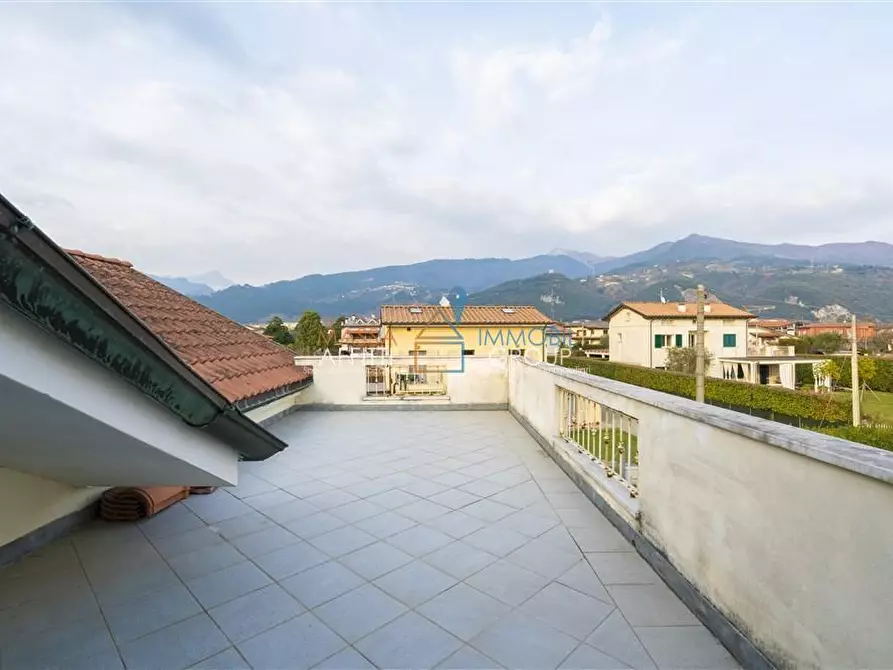 Immagine 14 di Porzione di casa in vendita  in Viale Marina 114 a Montignoso