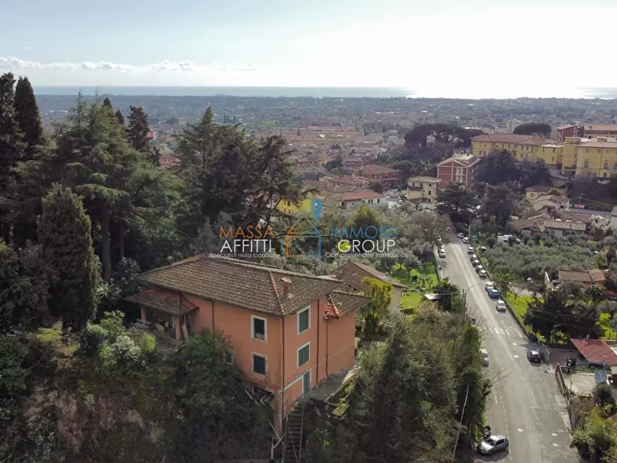 Immagine 16 di Villa in vendita  in Via Porta Quaranta 5 a Massa