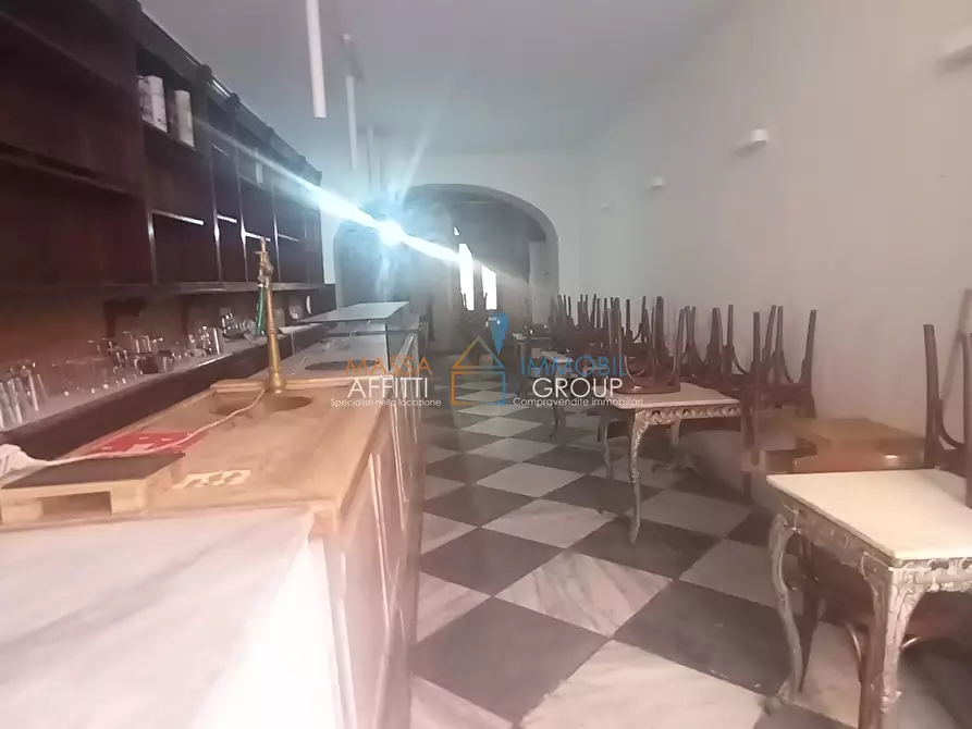 Immagine 1 di Locale commerciale in affitto  in Piazza Duomo 3 a Massa