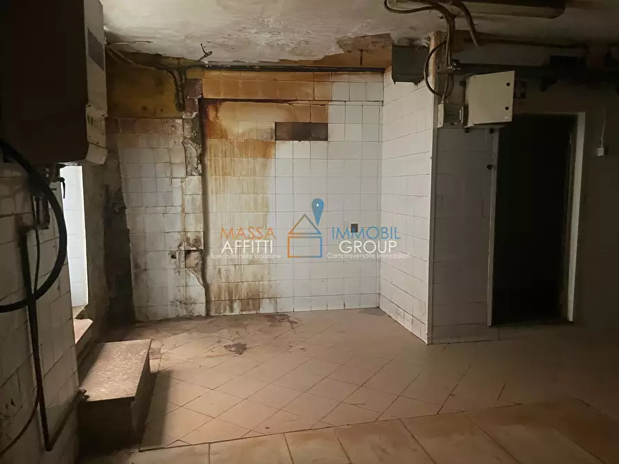 Immagine 14 di Locale commerciale in vendita  in Piazza Giordano Bruno 18 a Pietrasanta