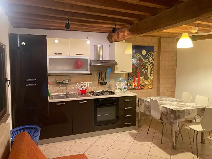 Immagine 1 di Bilocale in affitto  in Viale Potrignano 22 a Carrara