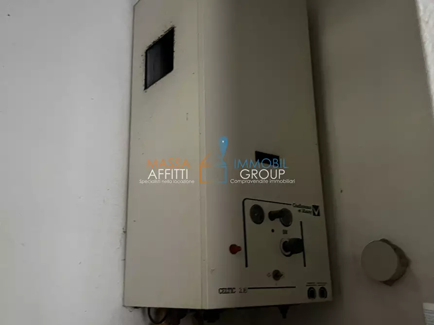 Immagine 8 di Locale commerciale in affitto  in Via G. Carducci 123 a Massa