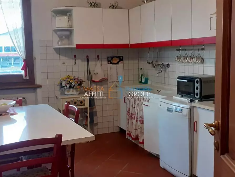 Immagine 3 di Pentalocale in vendita  in Via G. Carducci 185 a Massa