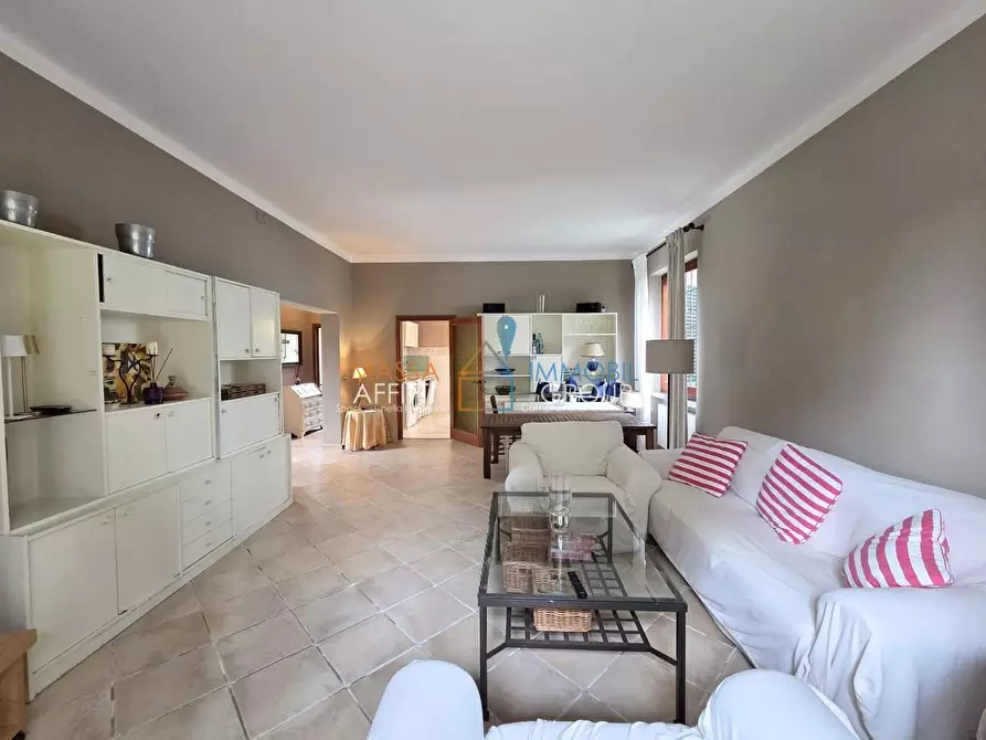 Immagine 11 di Villa in vendita  in Via dei Fortini 75 a Massa