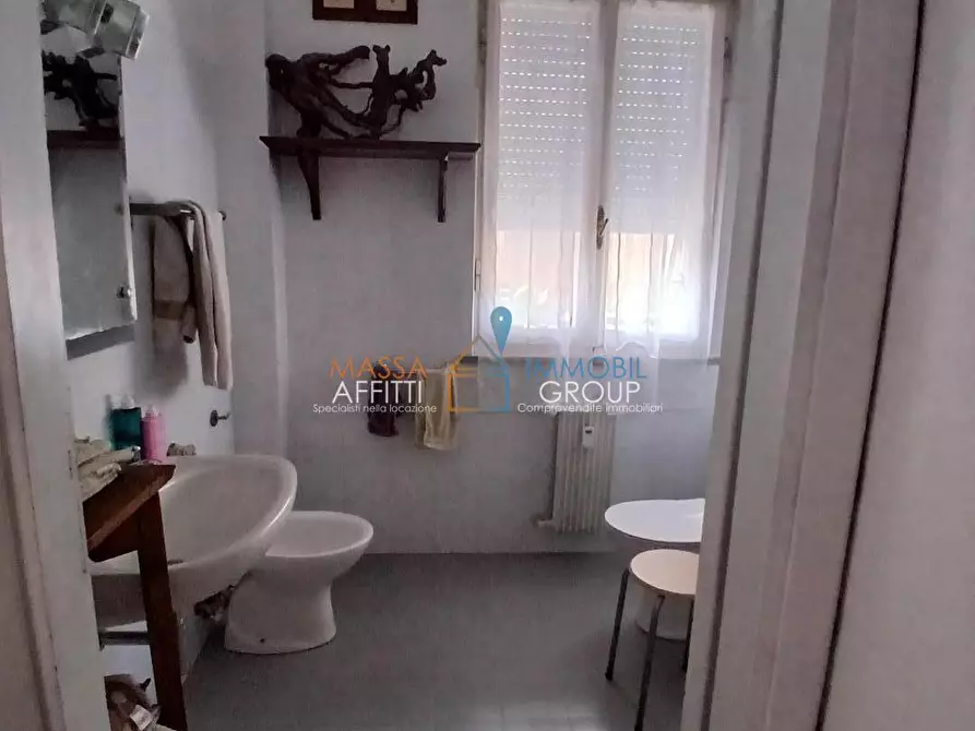 Immagine 12 di Quadrilocale in vendita  in Viale Eugenio Chiesa 21 a Massa