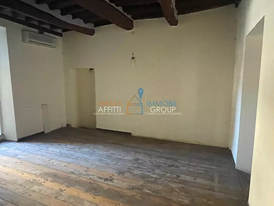 Immagine 10 di Locale commerciale in affitto  in Piazza Aranci 22 a Massa