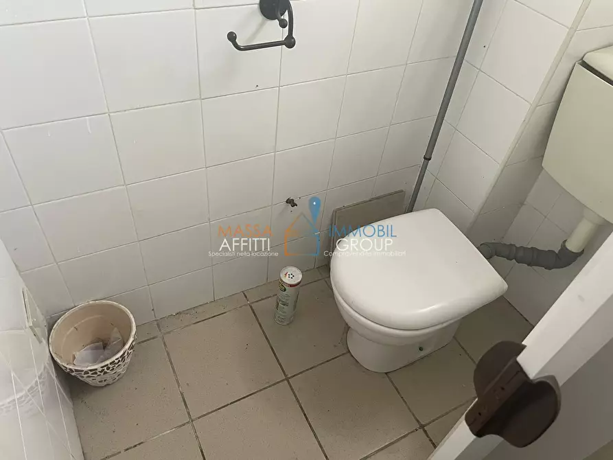 Immagine 11 di Locale commerciale in affitto  in Via Benedetto Croce 24 a Massa