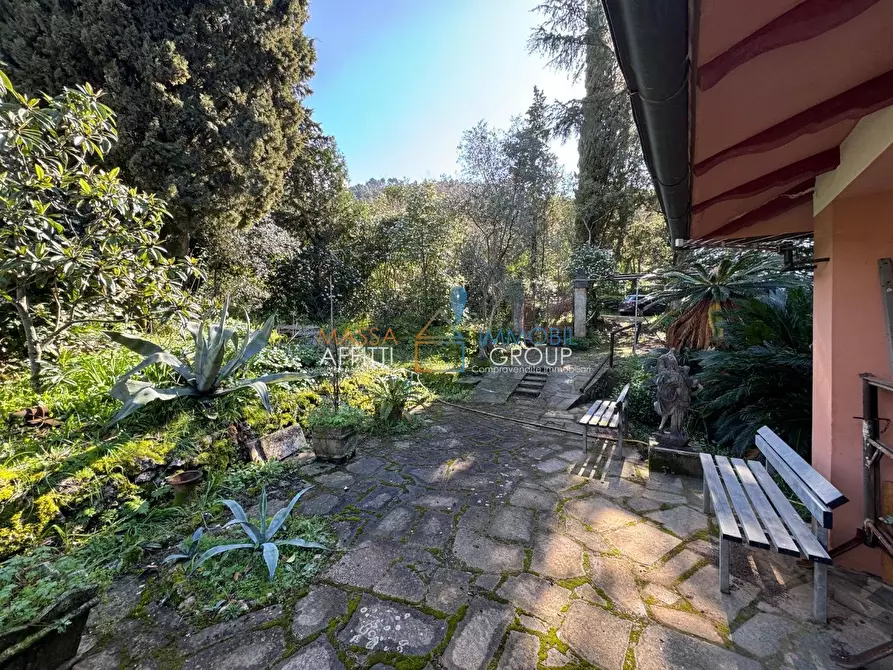 Immagine 10 di Villa in vendita  in Via Porta Quaranta 5 a Massa